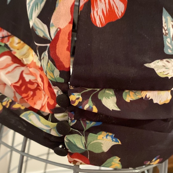 Nice details flower top 🌺 - Picture 6 of 11